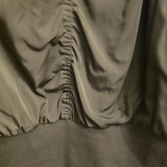 Athleta Womens Olive Windbraker Lightweight Jacket With Hood - Picture 4 of 7